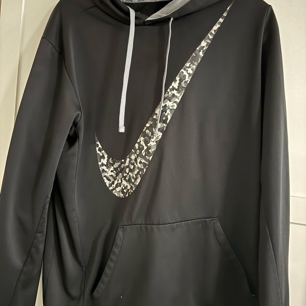 Nike Therma-Fit Hoodie in Gray and Black